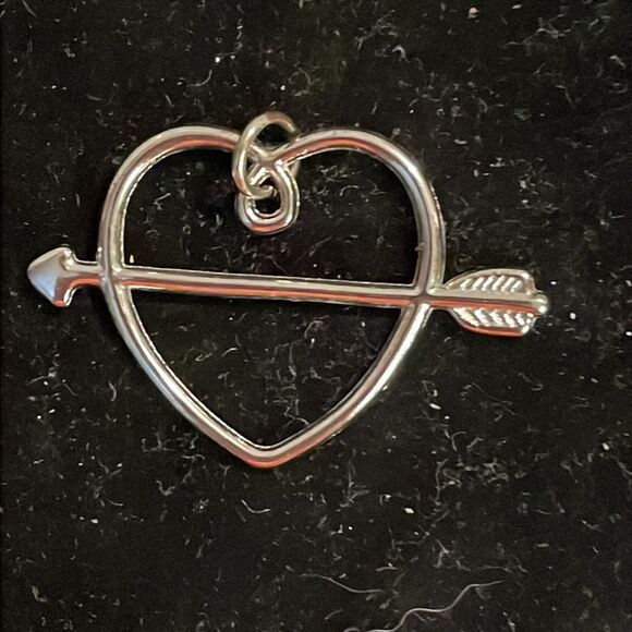 1” x 1.5” reversible silver tone open heart with arrow pendant with jump hoop - Picture 3 of 12